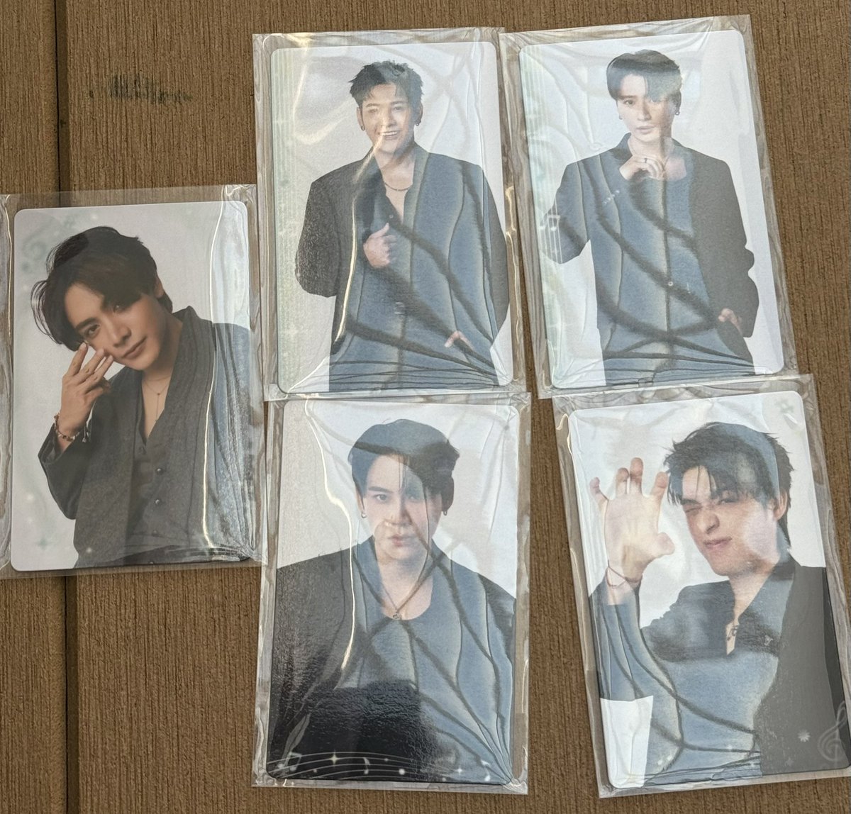 トレカ交換 譲:画像のSingto,Krist,Boun,Sky,Joong 求:画像2枚目のPond