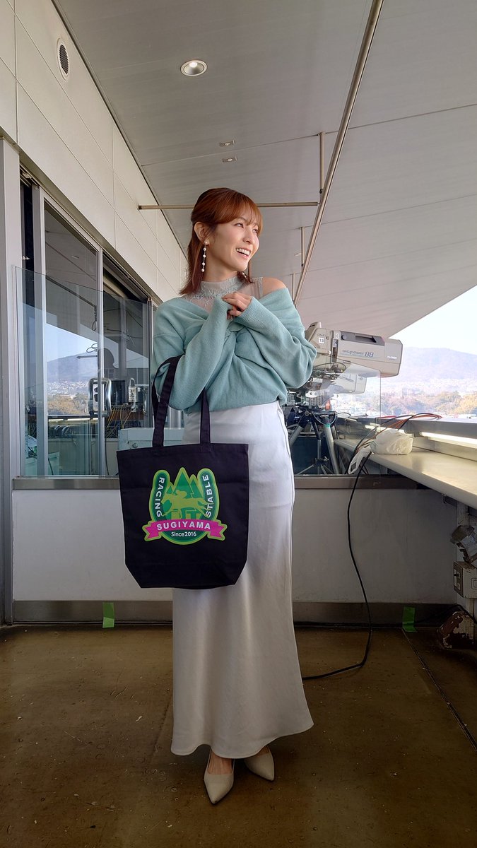kbs_keiba's tweet photo. 🎁#うまＤＯＫＩ プレゼント🎁
去年、調教師リーディングを獲得した ＃杉山晴紀 調教師から記念のグッズをいただきました❗杉山調教師、今週もありがとうございます✨
３点セットでの豪華プレゼント❗️

応募方法 
1⃣このポストをＲＰか引用ＲＰ
2⃣ @kbs_keiba をフォロー
締め切り 2/26 23:59 https://t.co/nQQNn3PtU5