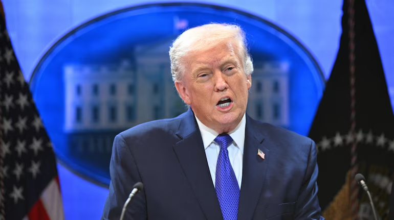 CNBCTV18Live's tweet image. COMING UP AT 11: AM #TariffSpecial | #Tariffs on #India come down to 10% from 18%, #WhiteHouse officials clarify after the #USSupremeCourt strikes down reciprocal tariffs under #IEEPA. #Washington moves ahead with a fresh 10% levy on all nations from Feb 24.

What does this mean