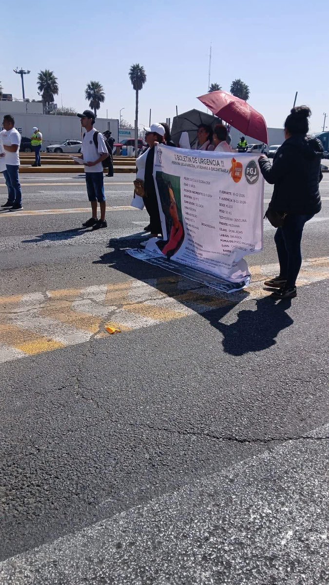 tlalneinformado's tweet photo. En la tarde se registró el cierre a la circulación en la Autopista México-Querétaro, a la altura de la caseta de #Tepotzotlán. La manifestación es por parte de conocidos de Brenda Aguilar, joven desaparecida, quienes exigen a las autoridades agilizar la búsqueda. https://t.co/hYSM0vbvz0