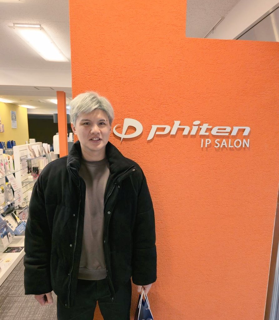 phiten_sports's tweet photo. 【#シュートボクシング】シュートボクシング 村田聖明選手が試合直後にも関わらず、IPサロン東銀座店にリカバリーでお越しくださいました！
#ファイテン はこれからも、ボディケアを通して、#村田聖明 選手の熱い戦いを応援しています✨
#SHOOTBOXING
#phiten
#チタン浴カプセル https://t.co/mq6QaR6ZzA