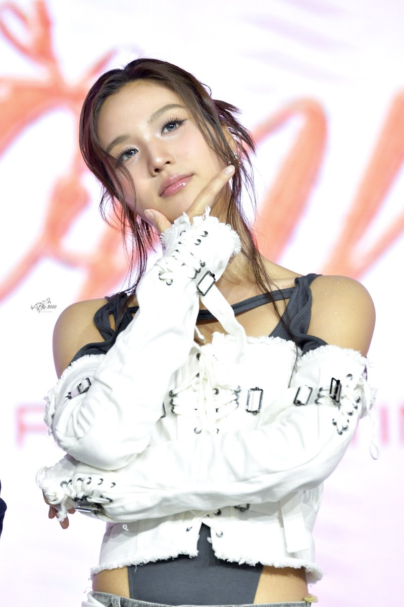 EMIBONNIE 1ST TIME IN MANILA #EmiBonnie1stFMinMANILA cool 🤔 cute ☺️