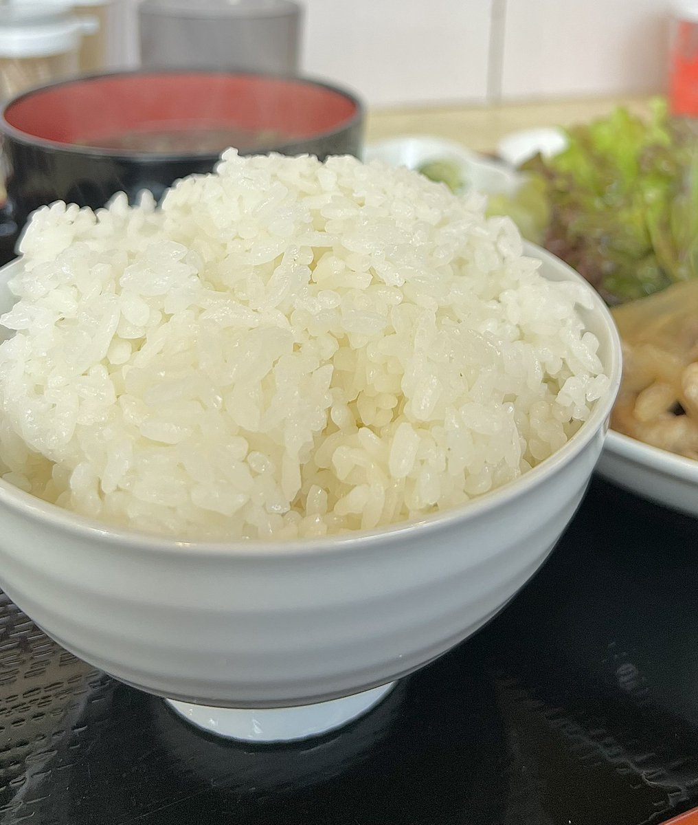 お昼は併設店、いしらは食堂で豚の生姜焼き定食〜😋😋
ご飯はてんこ盛りですが並🍚