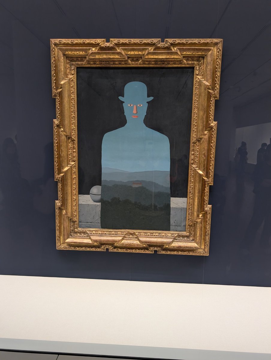 写真はルネ・マグリットの『山高帽の男』です。あと撮影不可だった