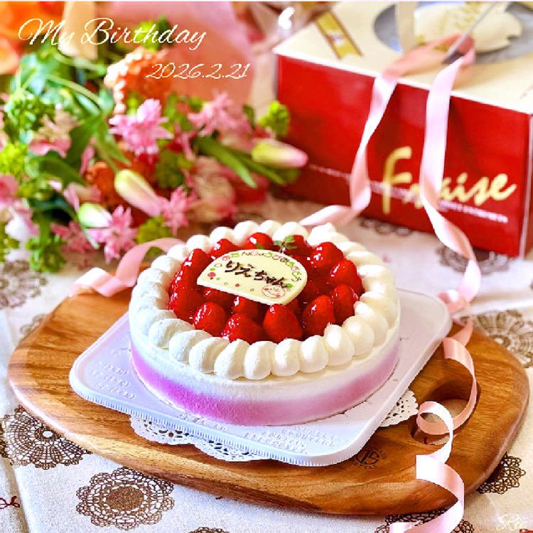 riemin_kwt's tweet image. ୨୧ BirthdayCake ୨୧

今日は私のお誕生日です⑅୨୧
パパが予約してくれたフレーズさんのバースデーケーキ❁キャプリス大好きです♡
佳い一年に出来たらいいなと思います✧
これからもよろしくお願いします♡ᵕ̈*
 #お誕生日 #Birthdaycake #バースデーケーキ #FRAISE #フレーズ
miil.me/p/koink