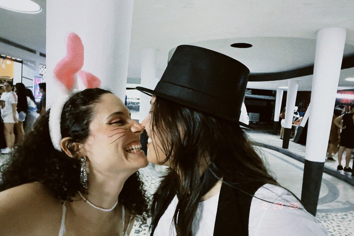 I heard you like magic
I've got a wand and a rabbit
🪄🐰💕