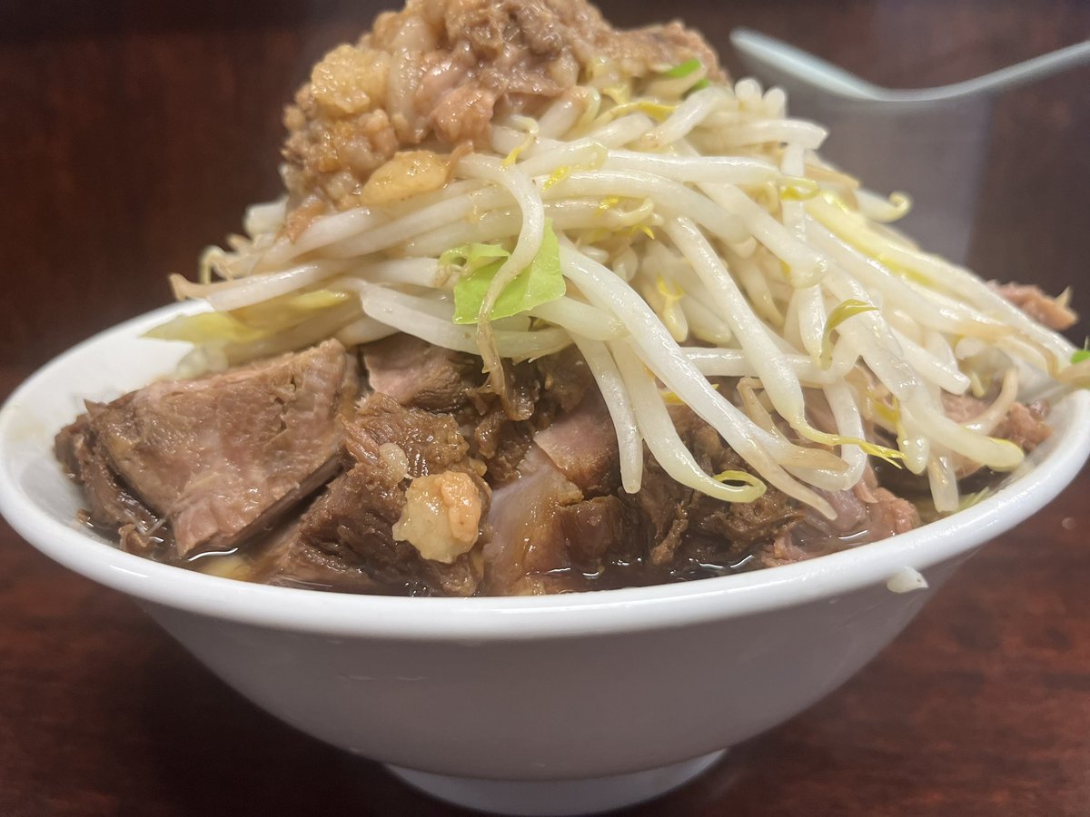 ラーメン二郎めじろ台店☀️23

今日も麺友サンとコチラで
10時並び7
ラスト1小豚ゲット🥚固め全部
ホロホロ豚美味いなぁ〜
キリッと美味しく頂きました😋