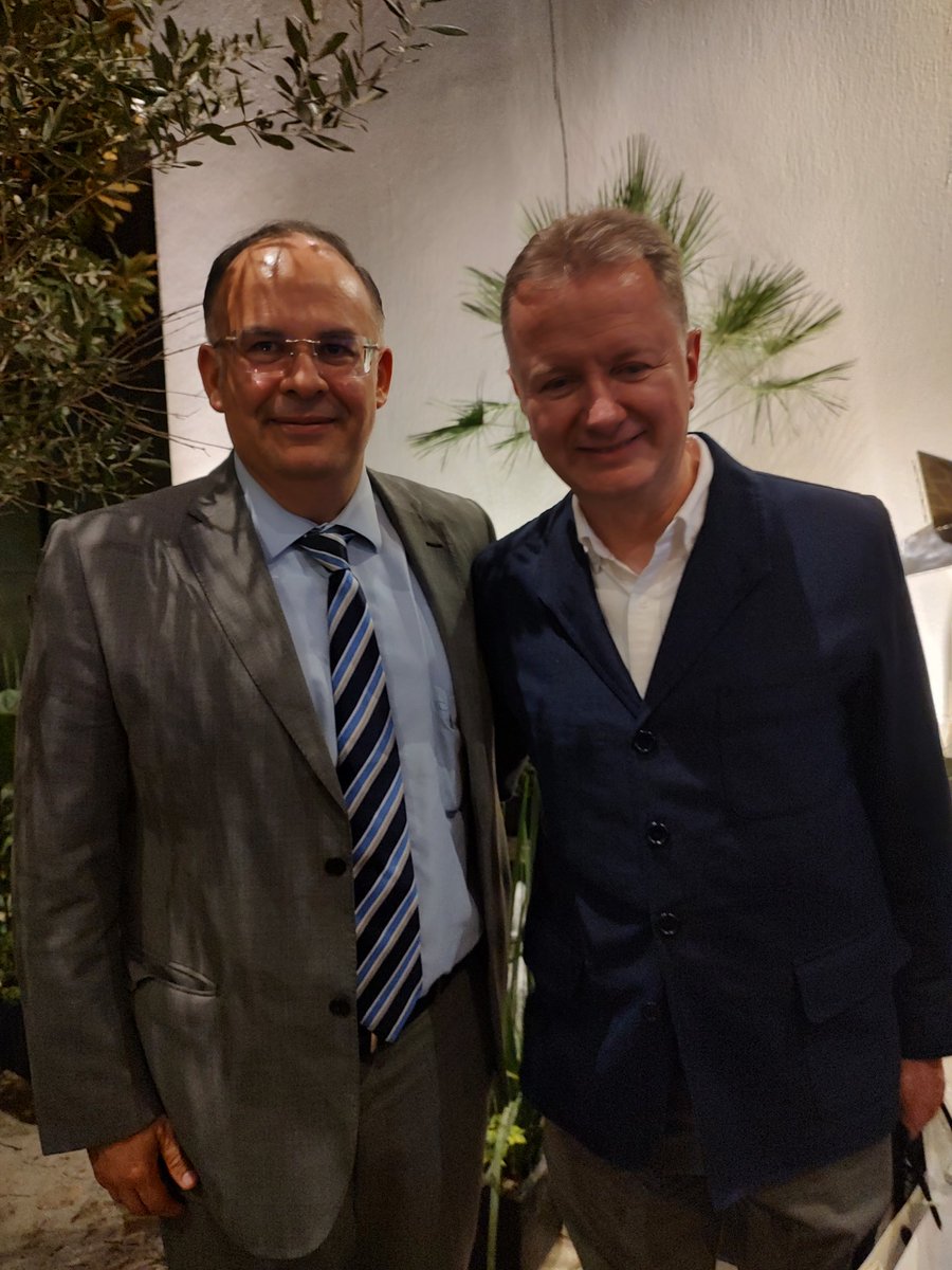 Cdeloscobos7's tweet photo. Extraordinaria conferencia de mi estimado Profesor, el Dr. José Antonio Lozano Diez de la Universidad Panamericana.  Grandes retos en el porvenir. https://t.co/rcp3dFTAyR