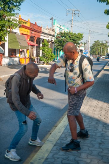 GuardianAliento's tweet image. Trifulca:
El Sopa y el Ruso,
eran uña y carne, 
y aquí se fajaron.

«ja, ja, ja»

No amigo lector.
Es un performance.
Para joder un poco.

OM-AMÉN-ASHÉ
el guardián del aliento
Año de Sueños y Proyectos

#trifulca #sopa #ruso
#performance #actuación
#jodedera