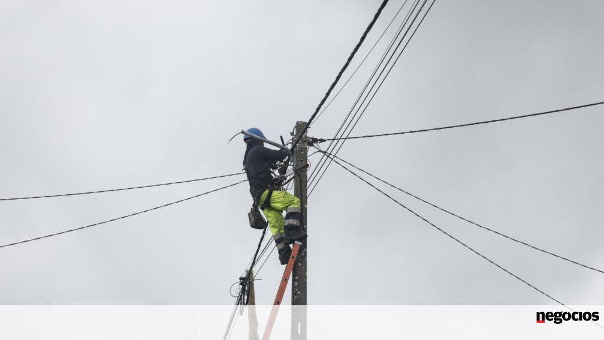 JNegocios's tweet photo. Governo vai distribuir Starlink, Siresp e telefone-satélite a todas as freguesias https://t.co/Bk5oZEiqjx https://t.co/PJOpJDxVvY