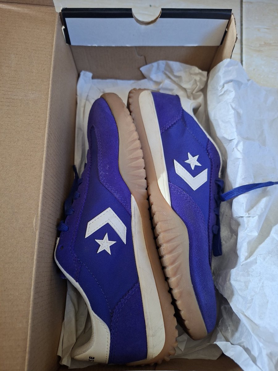 mkilady's tweet photo. want to sale converse run star trainer night indigo 5.5/39/24,5 cm masih ada box nya, pemakaian 4x, good condition.
price 570k (still negotiable)
bisa gosend/cod
📍 bekasi
for detail dm aja yaaa https://t.co/GB2d6csty6