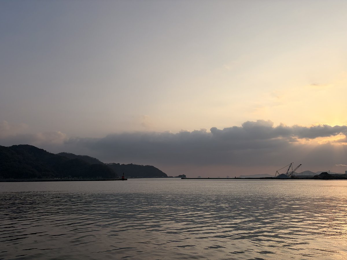 naccho0131's tweet photo. 先日は造船所にて打ち合わせ。
いつもメールや電話でやり取りさせて頂いているが、やはり対面会議は重要です。 https://t.co/uLPGPQ2QOp