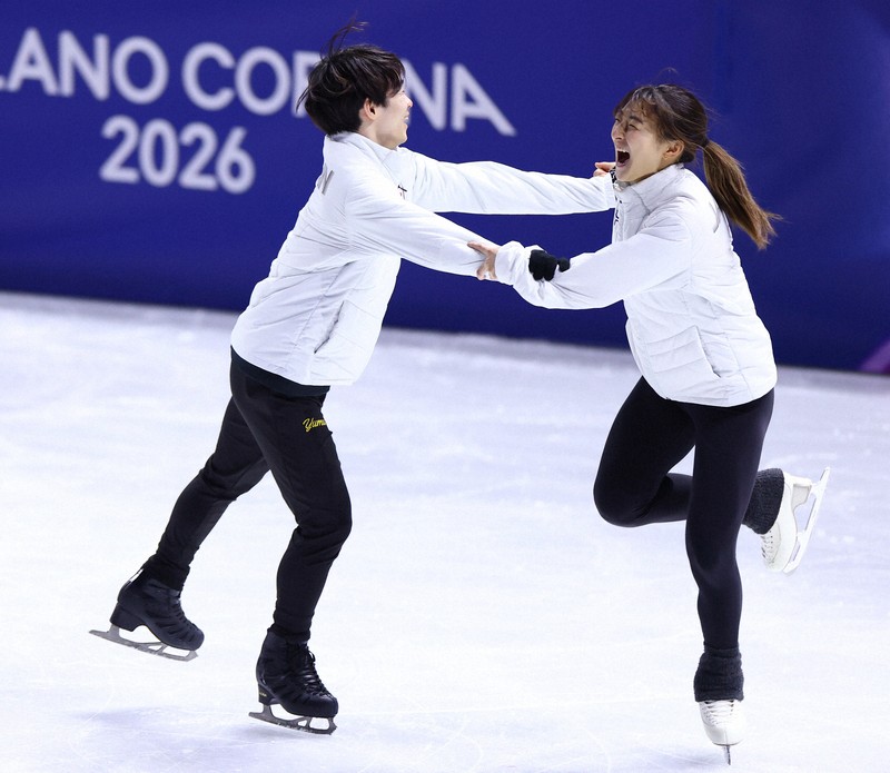 #YumaKagiyama #鍵山優真 #KaoriSakamoto #坂本花織 #MilanoCorina2026 
Kaori and Yuma in exhibition gala practice 🥺 
[Source: mainichi.jp/graphs/2026022…]