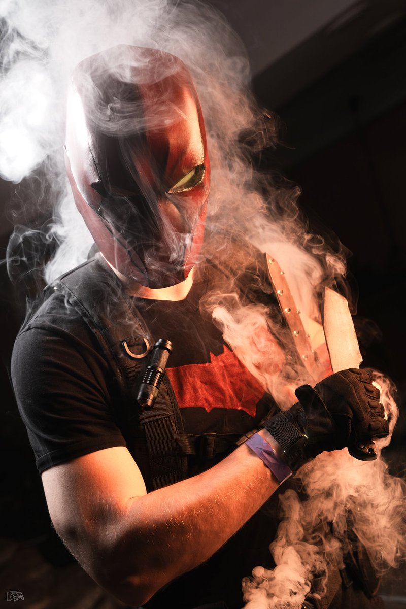 ledel_100's tweet photo. Under the red hood.
No mercy. No rules.
Just justice. 🔴💀
#RedHoodCosplay #JasonTodd #RedHood #DCComics #Cosplay" https://t.co/ca9NGLLIWL