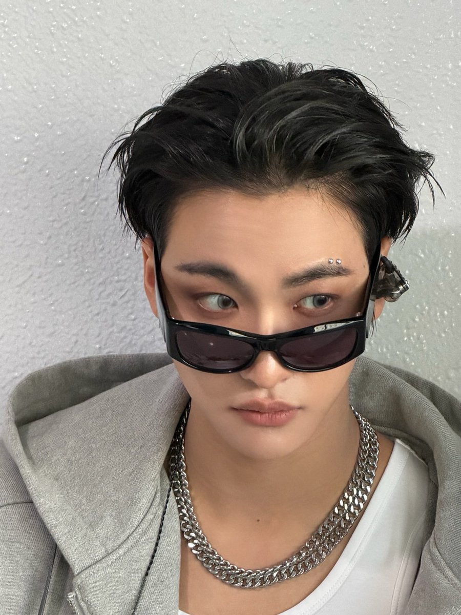 이거...이거 너무 좋은느낌을 줘... 나사 착장도 요게 제일 맘에 들어