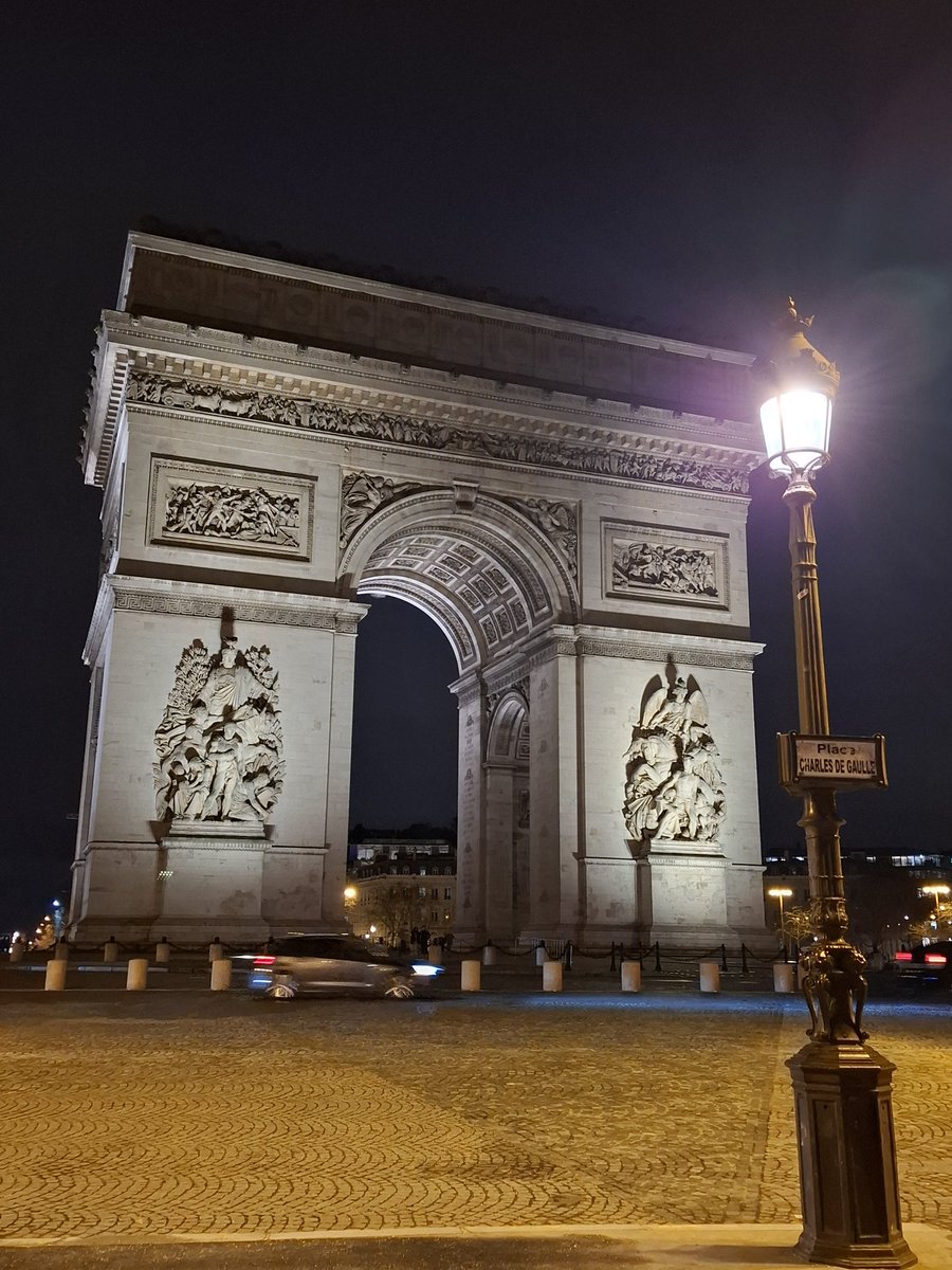 gph1228's tweet photo. Early morning Paris.
#bonjour #wheninparis #wochenende https://t.co/4kmL3Qsta9