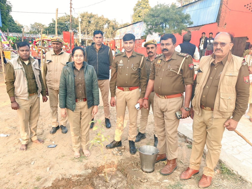 अंग्रेज़ी में बरखुर्दार का 6, लंबरदार का 9 हो सकता है, लेकिन हिंदी के ३ और ६ में हमेशा छत्तीस का आंकड़ा रहेगा😄

विघटित वैश्विक परिवेश में मातृभाषा हिंदी भारत राष्ट्र की पहचान है और राष्ट्रीयता की प्रेरक है। हिंदी बोलिए और लिखिए

जय हिन्द, जय भारत🇮🇳 

#अंतरराष्ट्रीय_मातृभाषा_दिवस