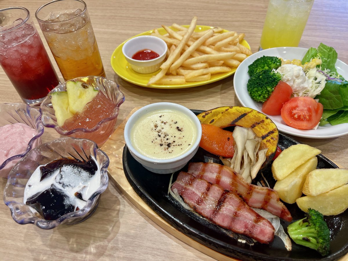 KogechausachanU's tweet image. RT @bigboyjapan_jp: サイドメニューやサラダバーをゆっくり楽しむ日があってもいいですよね🍟🥗🍨

#ビッグボーイ