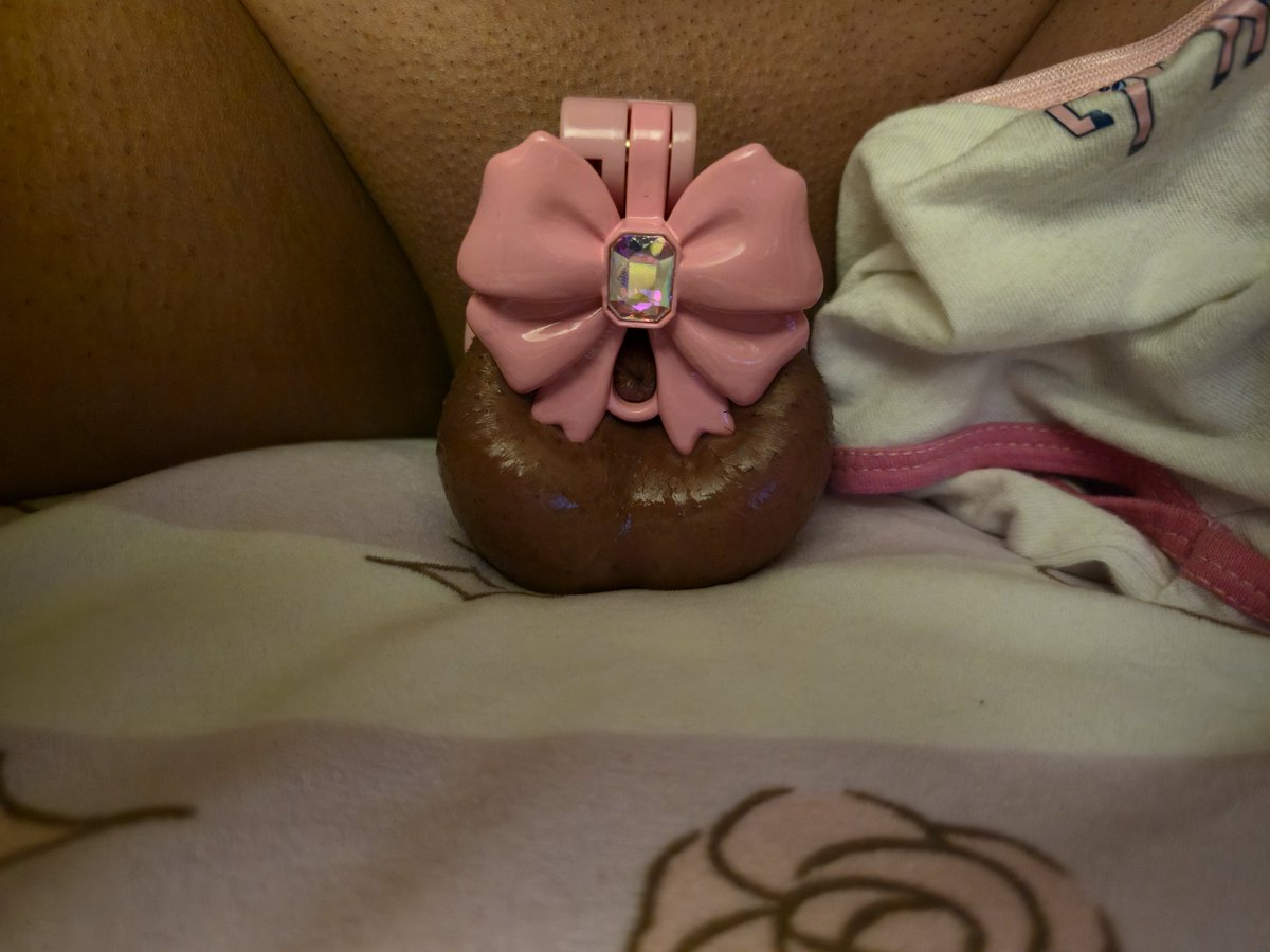 Weekly panty pic!
Got a new cage! Its pretty cute but tight and kinda hurts my little balls 
>//<
#sph #sissy #chastity #smalldick #gay