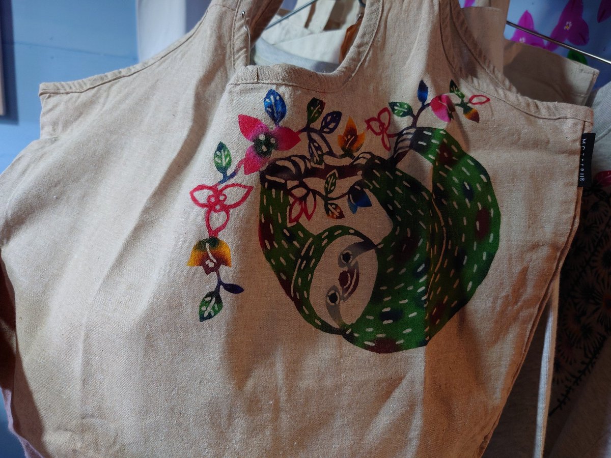 ナマケモノの鞄も出しました！