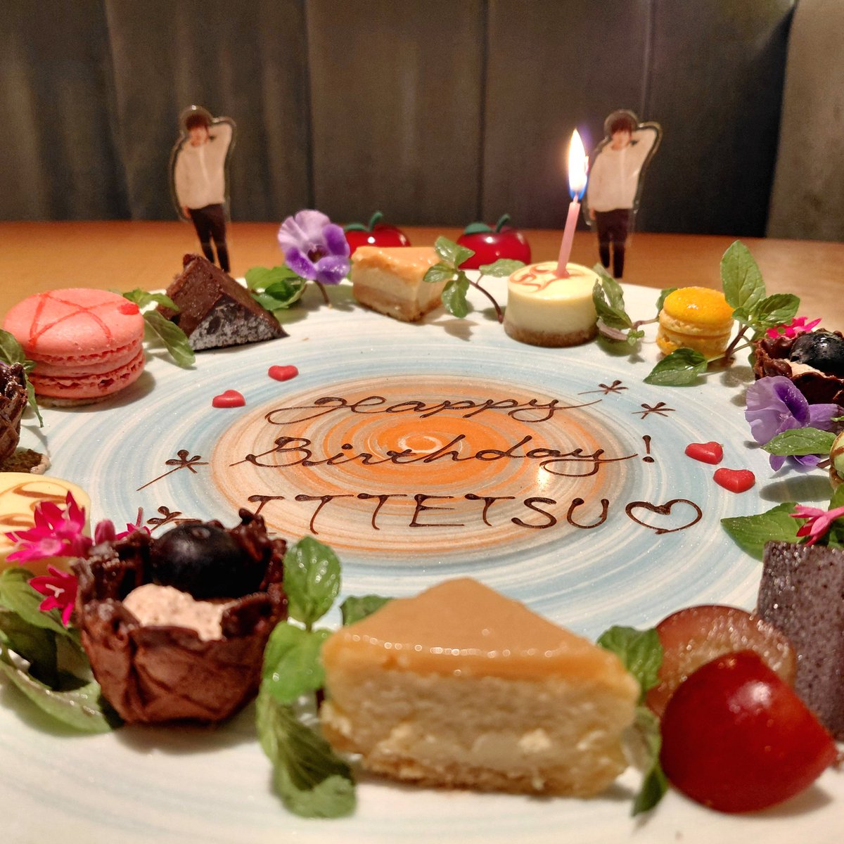 vxoxapplexoxv's tweet photo. 一徹くんお誕生日ですね🎂
もう何歳だっていいじゃないか！おめでとうございます👏
🌸春のように可愛いケーキとお花のプレートでお祝いしましょう😋
我が家にも続々と春が訪れています🩷HAPPY🌱HAPPY🩷
#撮り徹
#一徹生誕祭2026 https://t.co/GJOT3OAT7a
