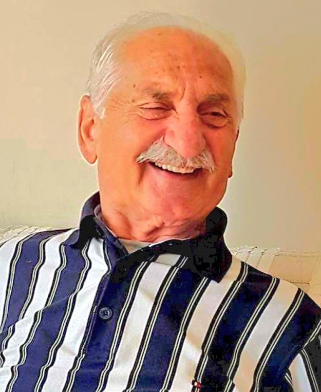 "Ankaragücü ile kupa finali oynayacağız. 12 Eylül Darbesi olmuş, Devlet Başkanı #KenanEvren açıklama yaptı; 'Kupayı alan bir üst lige çıkar.'
Basın toplantısı yaptım: 'Trabzonspor kupayı alırsa nereye çıkacak?' diye sordum."
#AhmetCelalAtaman

#TrabzonsporFutboldaAnadoluDevrimi