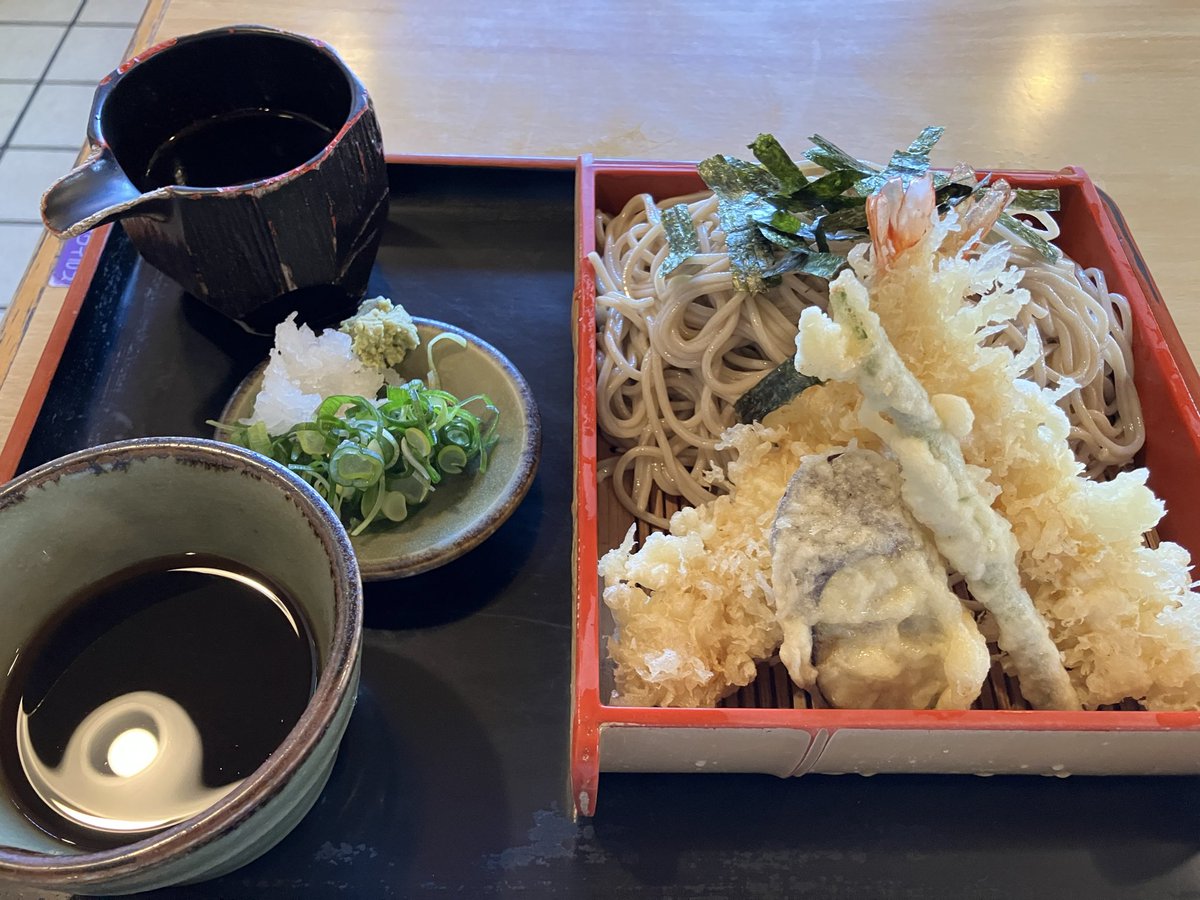 runner489's tweet photo. お買い物に出て
久しぶりに　長太呂で天ざる
食べ終わり出てきたら、私のブイストちゃんが自転車に��まれていました

気を取り直して、西へ
福島のオートキャンプ場
4月から12月までらしいので、誰もいませんでしたが、なかなか良さそうなキャンプ場でした

# V-strom250 https://t.co/XUOeX6LVTy