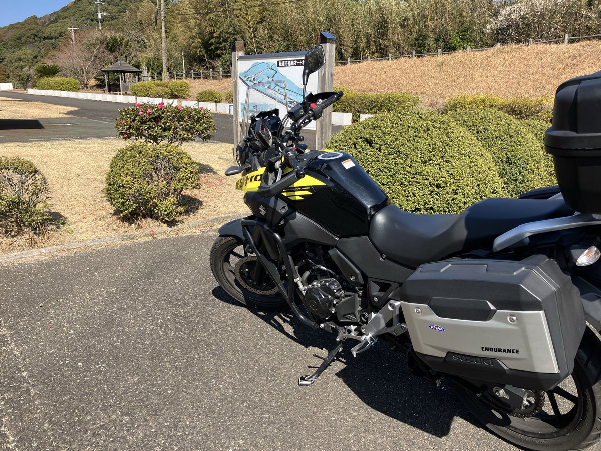 runner489's tweet photo. お買い物に出て
久しぶりに　長太呂で天ざる
食べ終わり出てきたら、私のブイストちゃんが自転車に��まれていました

気を取り直して、西へ
福島のオートキャンプ場
4月から12月までらしいので、誰もいませんでしたが、なかなか良さそうなキャンプ場でした

# V-strom250 https://t.co/XUOeX6LVTy