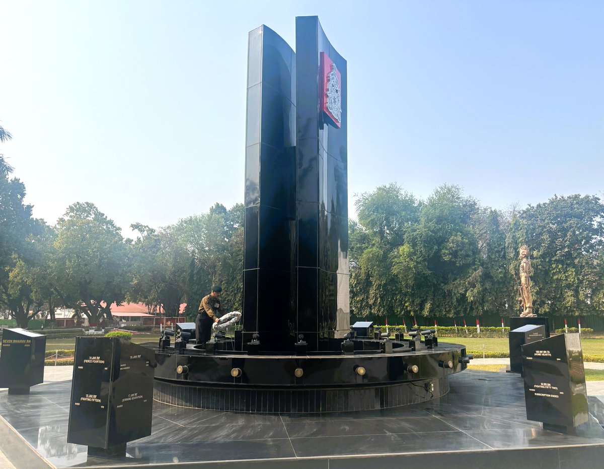 Jkra_Group's tweet photo. #OnThisDay 03xSoldiers of #FIERCEFOURTEEN, #RAGHUNATH &amp; #DOUBLEFIRST made the supreme sacrifice for the #nation during OP RAKSHAK,OP ORCHID &amp;OP PARAKRAM in 1992,1995 &amp;2002. A solemn #wreathlaying ceremony was organised at #JAKRRC to honour the brave soldier of Regt
#JAKRIFKeVeer https://t.co/sXWfItfzD5