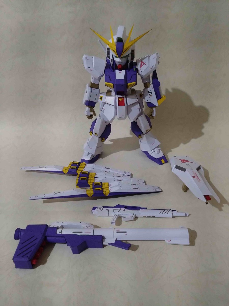 1.作品名稱：SD RX-93 V Gundam ver.Cream Bread
2.圖紙來源：---
3.圖紙張數：A4*20
4.完成尺寸：H255W175D139(mm)
5.用紙種類及輸出方式(噴墨或雷射或...)：噴墨
6.製作時間：有時間即製作

#紙模型
#papercraft