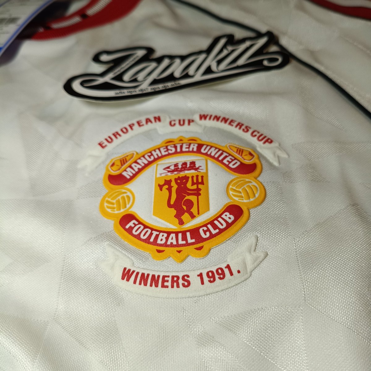 lapakzz's tweet photo. WTS Jersey Manchester United adidas Originals Reissue Away Shirt 1991 - 

999k
https://t.co/YZsQZHJ2Ho

Size L - 54x75 - 
BNWT - Brand New With Tag
Original - 
BARU - 
Ready Stock - 
JF0376

#jersey4sale #zonauangᅠ https://t.co/JFz5zNRGOw