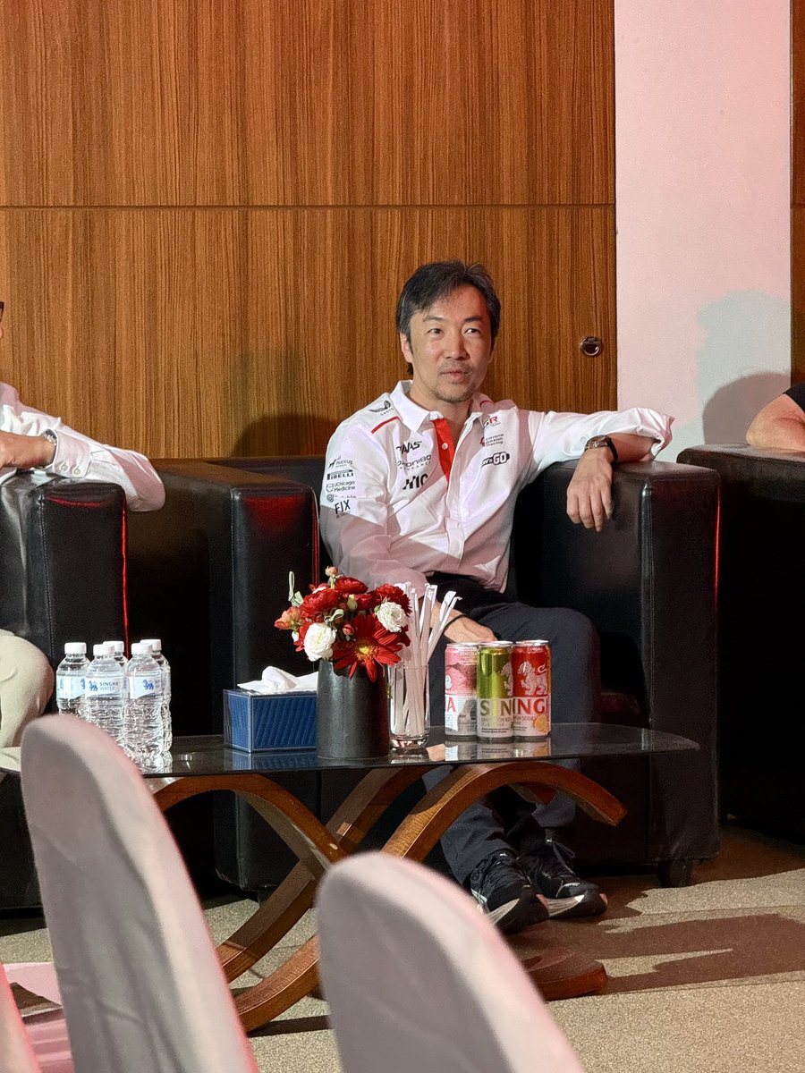 Ayao Komatsu Team Principal ของ TGR Haas F1 Team ได้เดินทางมาเมืองไทยเพื่อเข้าร่วมงานแถลงข่าวพาร์ทเนอร์ครั้งสำคัญของทีมกับทางบริษัท สิงห์ คอร์เปอเรชั่น 

#SinghaCorporation #TGRHaasF1 #F12026 #GlobalSportsPartnership #SinghaF1