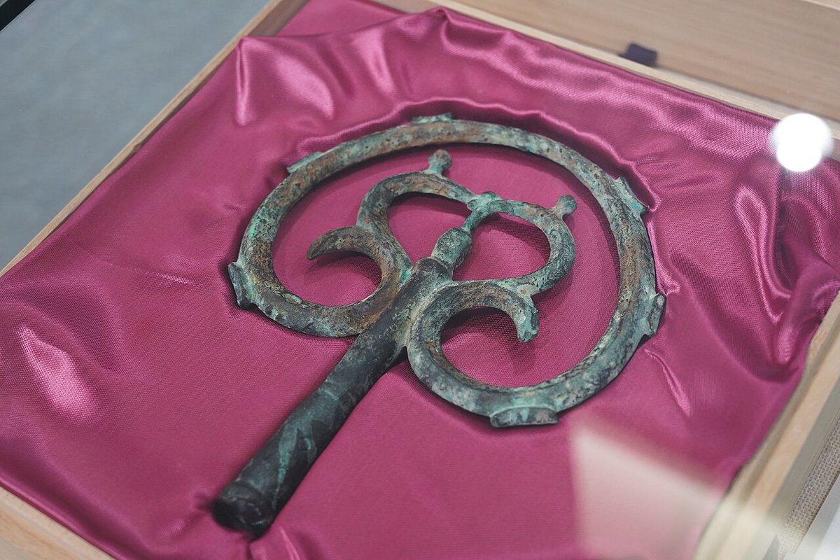 甲斐駒で思い出すのは、やはり剣岳。立山連峰剣岳は標高2999mで日本で最も登山に危険な山岳であり、信仰の山でもあり誰も登ったことがない人跡未踏の地とされていて、詳しい地形の調査や地図も作成できていなかった為、明治40年に陸軍観測隊が初めて登頂した。そして彼らが頂上で見たのは…名もなき平