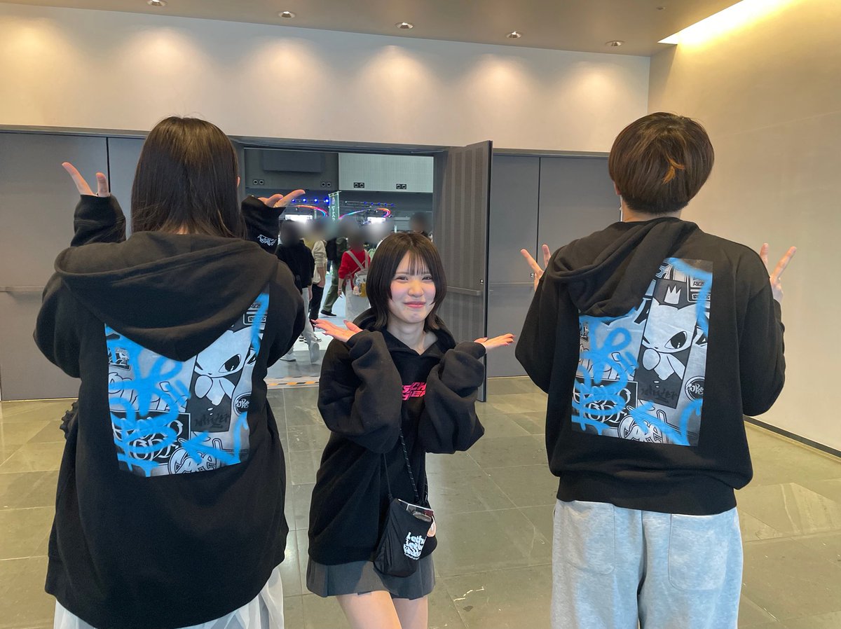 in__pcg's tweet photo. いつも応援してるすごい皆様とお写真撮っていただきました😭！
嬉しすぎる…どなたも神対応すぎて震えてます、ありがとうございました🙇‍♀️💗

coreitaパーカー、葉月さんとおそろい！からの、りつさんの生産者ポーズ…🥺💞 夏の新作楽しみにしてます🥰 https://t.co/dJ6VNE2I4C