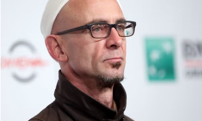 «È così difficile dimenticare il dolore, ma è ancora più difficile ricordare la dolcezza. Non abbiamo cicatrici da mostrare per la felicità. Impariamo così poco dalla pace.»

Chuck Palahniuk, nato il #21febbraio 1962.