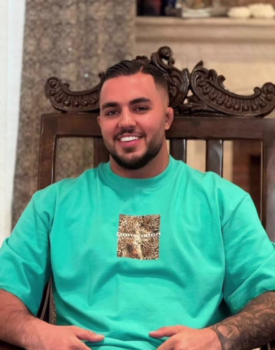 ImanOracle's tweet image. به خانوادش گفتن حکمش محاربه و اعدامه:/
نذارید اعدامش کنند
#سينا_شمس