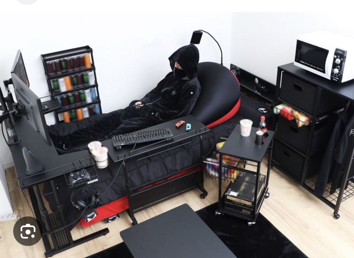 wwwwwwwwwwwwwww この環境くっそ羨ましいwwwwwwwwww デスクをスライド