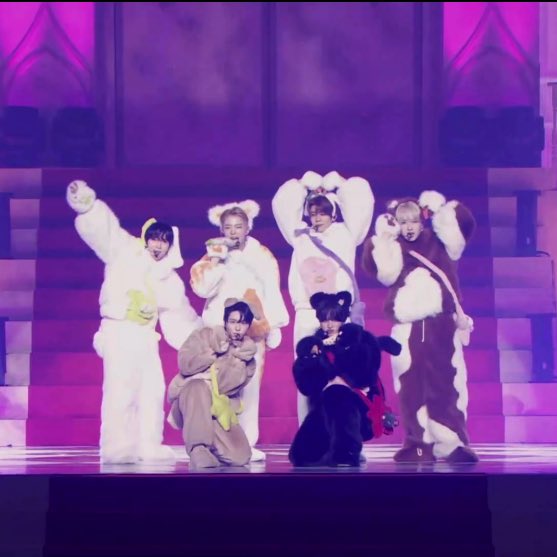 second outfit : animal outfits😭