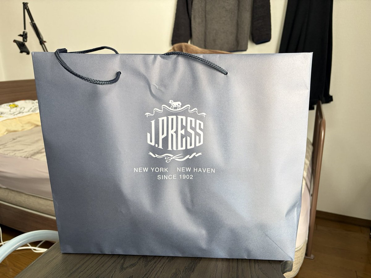 InSelvatico's tweet photo. #メンズファッション
#JPress
#アメカジ
#ア界隈郷紳部
昨日のJ. Pressの誕生日優待&レッドクロスウィーク割引で、クラシックコンサートや旅行用のデパコスを購入。
サックスブルーとサーモンピンクのガチ=オックスフォードシャツ、申し分のない縫製と仕上がり。
明日のサントミューゼには前者: https://t.co/GdKXi5vWXm