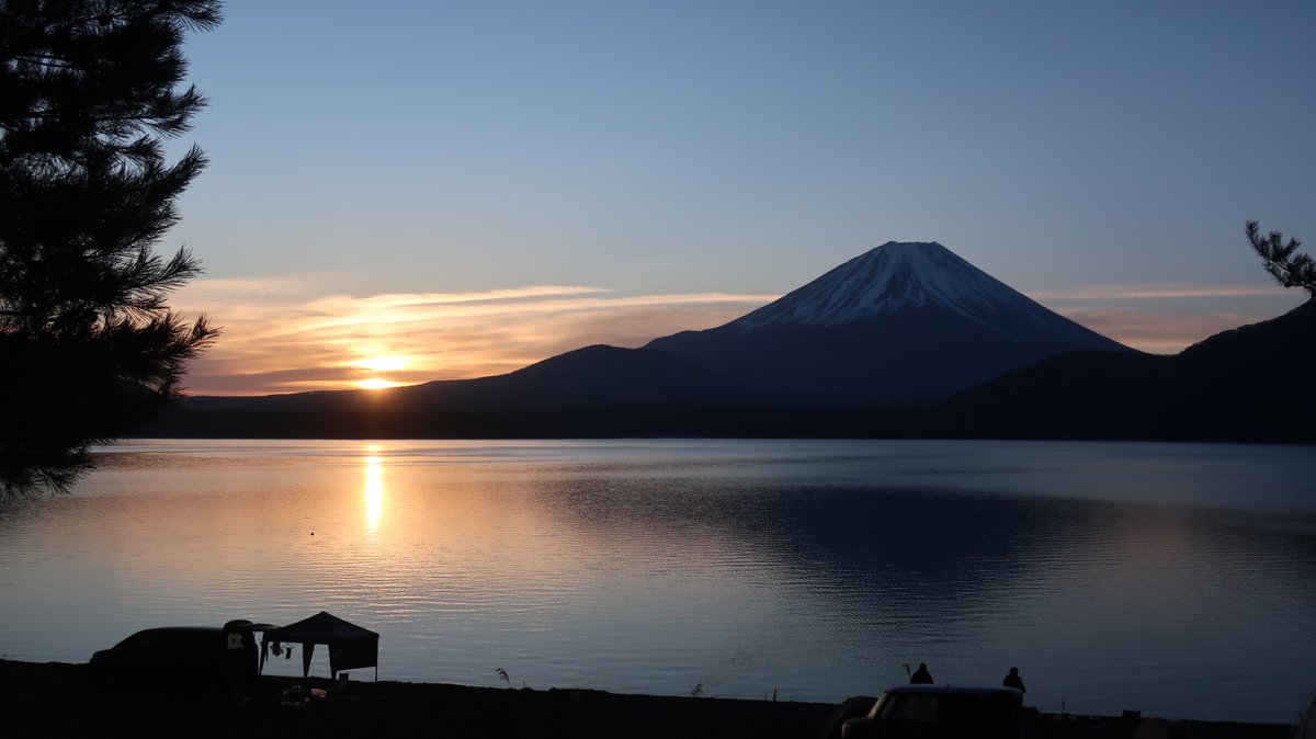 himamu523's tweet photo. 先週行ってきた浩庵キャンプ場。季節外れの暖かさで、薪ストお籠もり的にはイマイチだったものの、絶景&amp;焚き火を存分に満喫できました。この景色は何度行っても飽きない🗻 https://t.co/iIy0W5DZDa