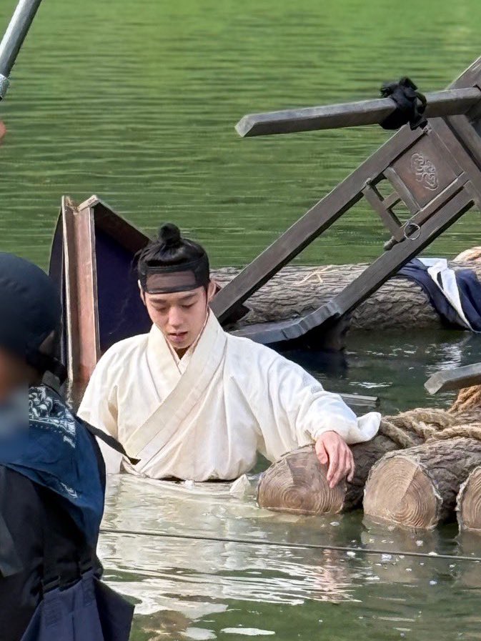 물에 빠진 홍위 왔다 ㅅㅂ