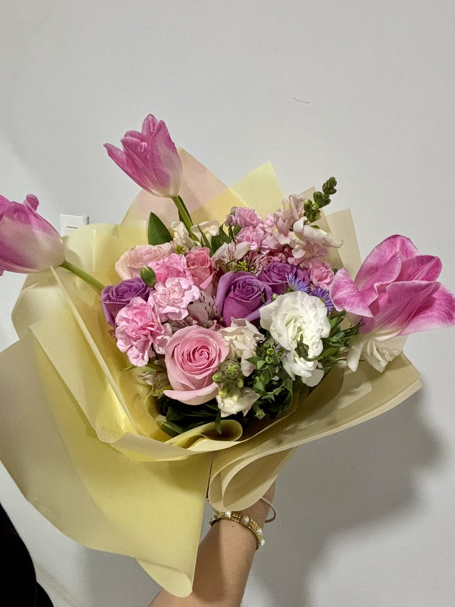 Melissabese's tweet photo. 🌷🤍 https://t.co/y8lXS7GDqD
