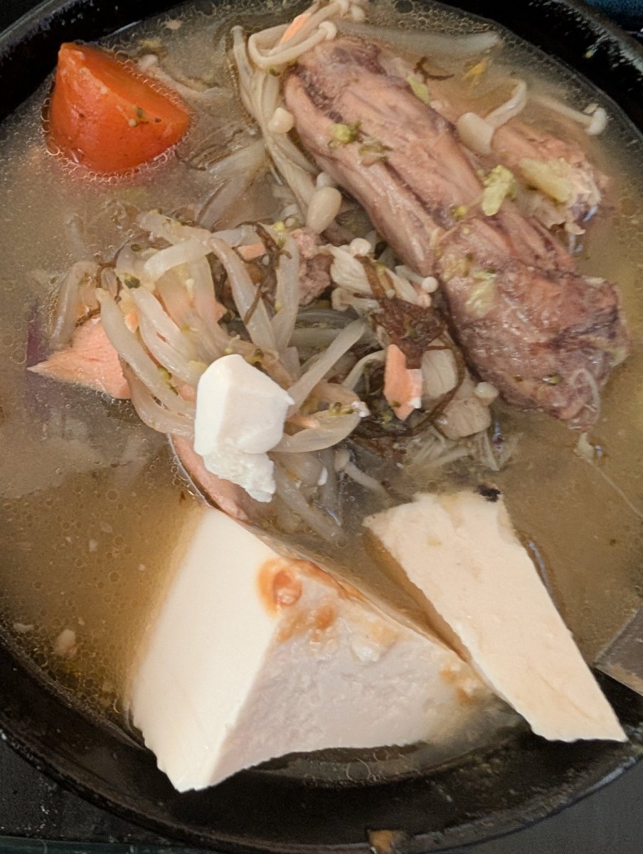昼食追加
えのきしいたけまいたけもやしブロッコリー鮭豚ひき肉にんじんさつまいももずく丸鶏ガラ味噌汁