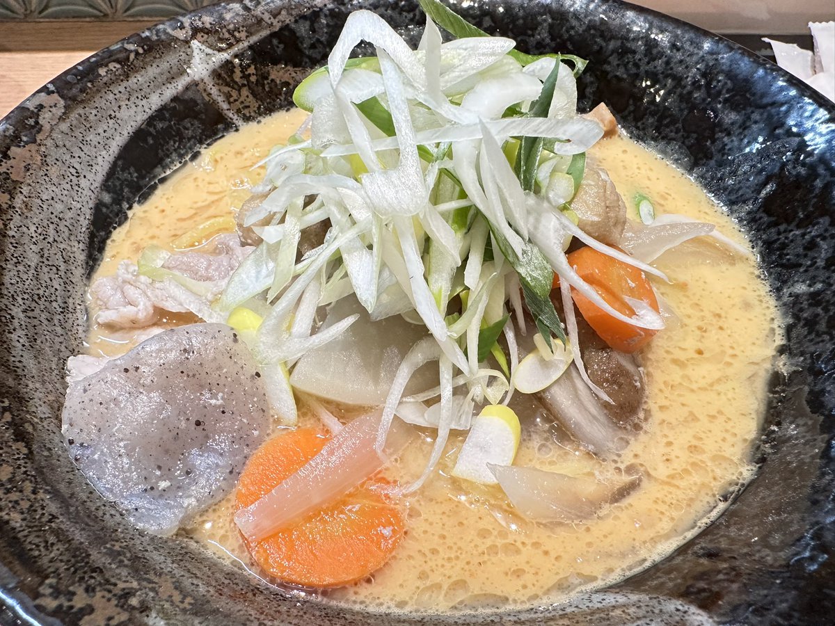 チエ tweet media