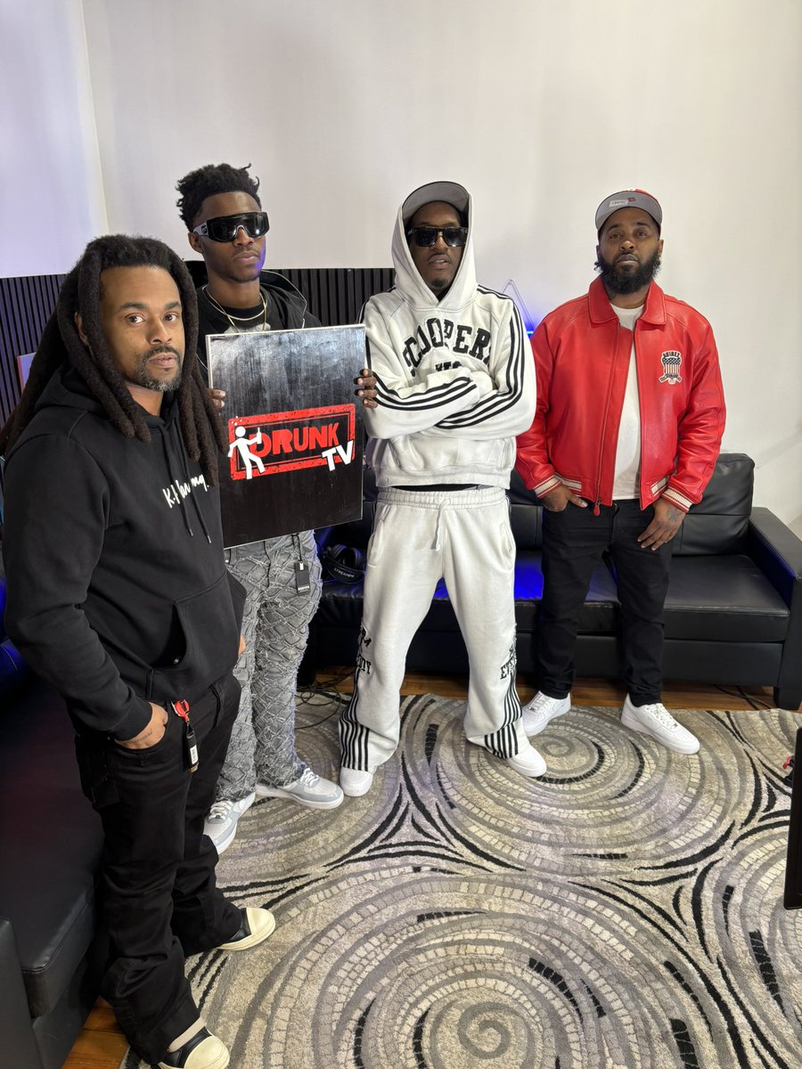 DrunkyFontaine's tweet photo. We just turnt da trenches up @drunktv_  da first platform to interview chicago redline viral rap sensation“Cta Lil Law “ 😅Aka @5pgwooski it’s up 🔥🔥🔥🚦#drunktv #ctaredline #chicago #trenches https://t.co/AbIGpZB1Zj