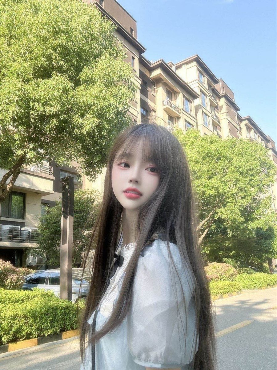 Tiaraaaaa11's tweet photo. 炮友那家伙快射了，
叫我赶紧下床跪地上，
我心知肚明他想颜射。
我才刚跪好，
正拿头绳盘发，
他就猴急地蹦到我面前，
我头都没抬，
他就全射我头发上了。
我气坏了，
去卫生间清理半天，
出来他竟睡死了，
我一脚把他踹到地上，
不过分吧？
#反差 #痴女 #Wataa https://t.co/nPNljpOIe0