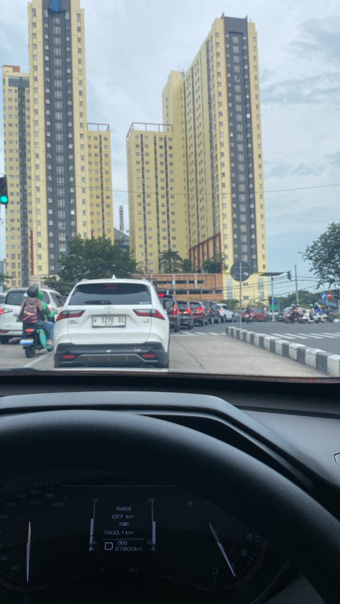 zainalmultazam's tweet photo. Merr ini kapan gak macetnya sih! https://t.co/GjEJWHu16D