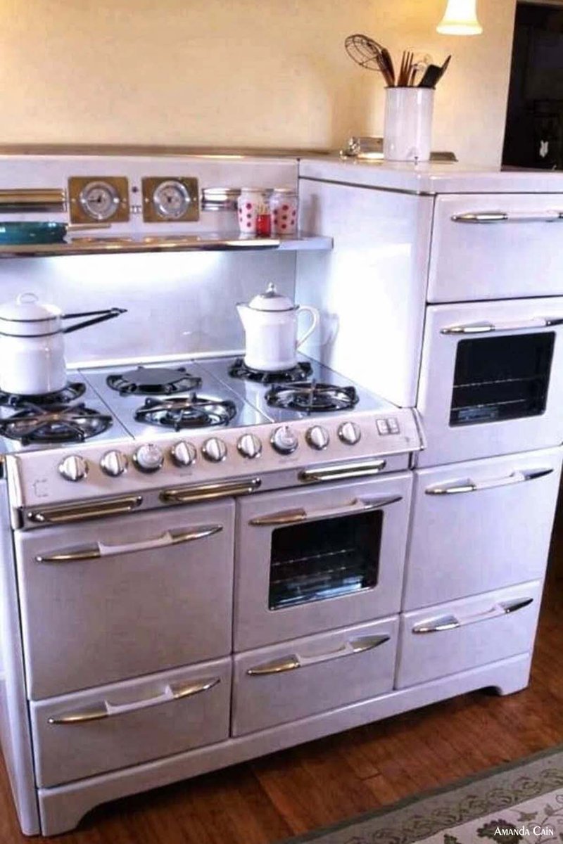 Everyone told me to throw it out. The contractor, my sister, even my own husband said, "Maureen just get a new one from Home Depot and be done with it." This stove belonged to my grandmother. A 1950s Chambers, white with chrome handles, six burners, double ovens, built in warming
