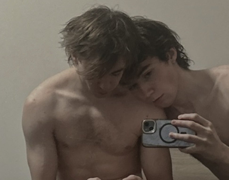 francsgallagher's tweet image. lost tumblr footage (I miss my bf)