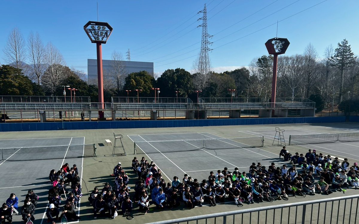 TJrSTC's tweet photo. 研修大会に参加してきました。男女合わせて84ペアのエントリーの中、クラブからは11ペアが参加。東京、神奈川、千葉など関東近県からも強豪が参加する大会に参加できて、とても勉強になりました。
３位と４位になった女子ペアにご褒美のアイ���をプレゼント😊
#つくばジュニアSTC https://t.co/fSx2attynz